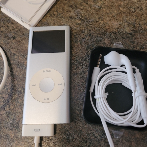 Apple IPod Nano 1st gen 2gb in Excellent condition
